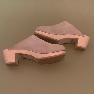 Bryr Tan Clogs